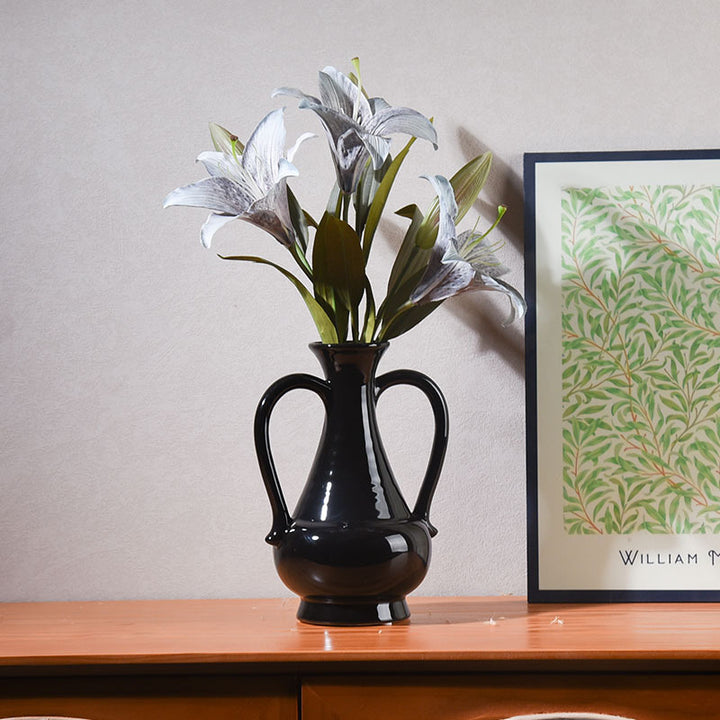 Elegante geschwungene Keramikvase