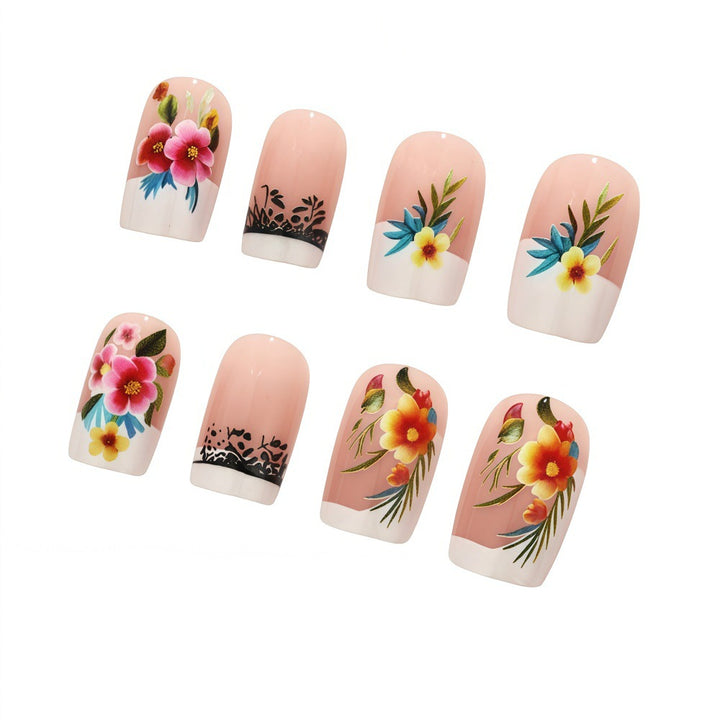 Exquisite Kunstnägel mit floralen Mustern Karnz