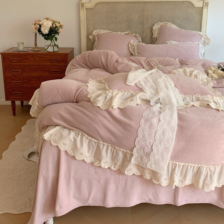Kuschelige Microfleece-Bettgarnitur im Vintage-Cottage-Stil mit Baumwollspitzenbesatz
