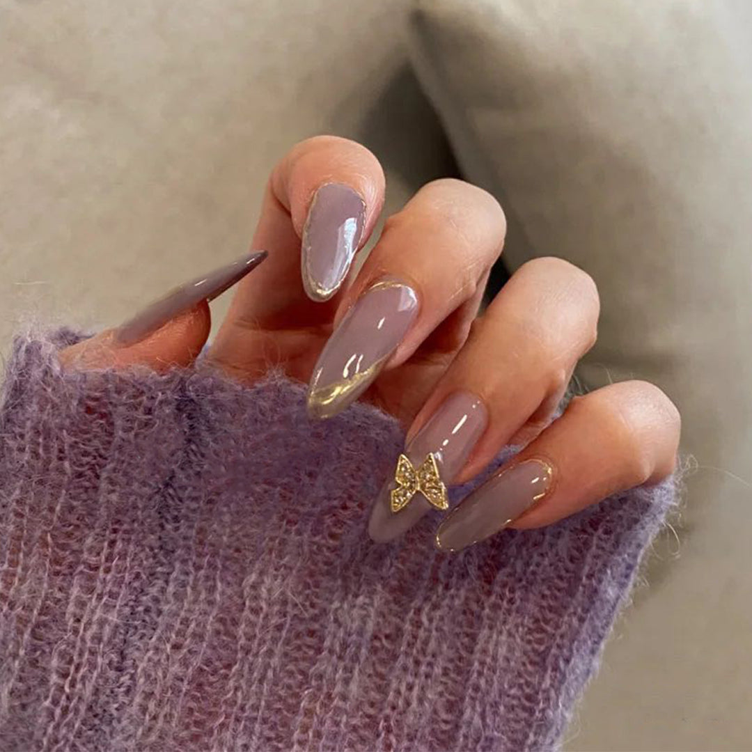 Elegante Kunstnägel mit Glitzerakzenten Karnz