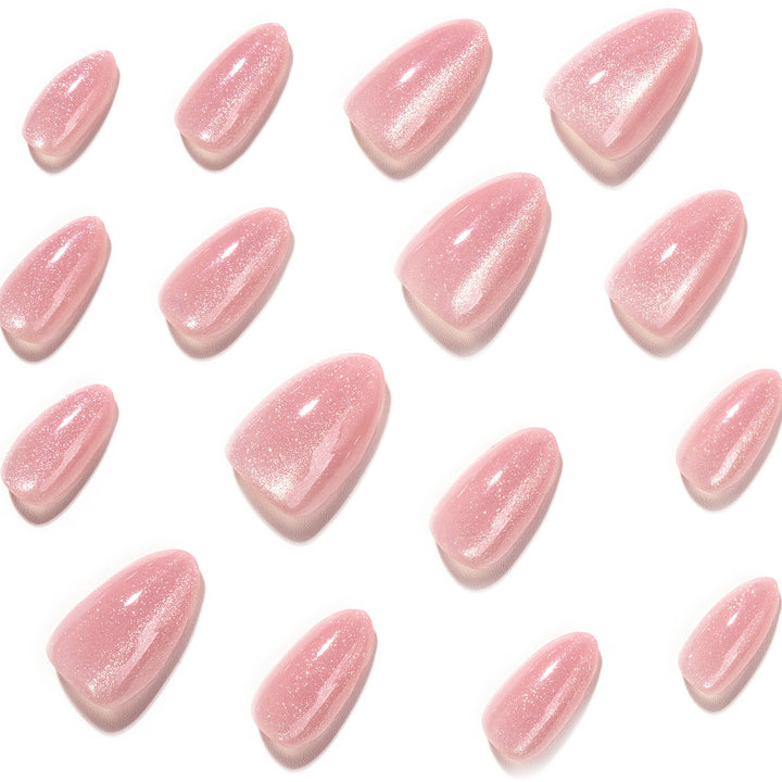 Glitzernde Nail Art mit elegantem Hochglanz-Finish Karnz