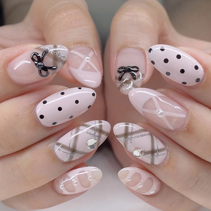 Kunstvolle Nagelkunst mit aufregenden Designs Karnz