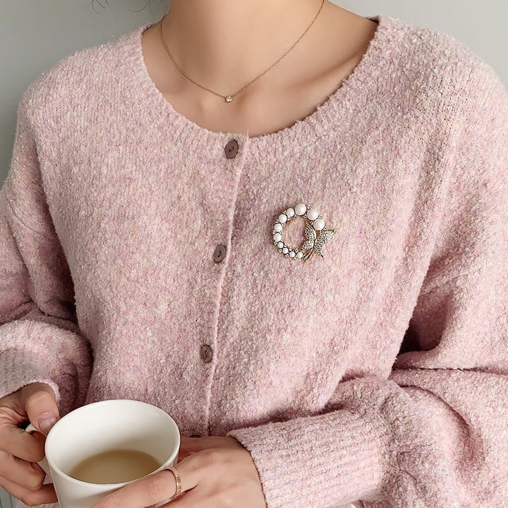 Exquisite Perlen und Strass Brosche Karnz