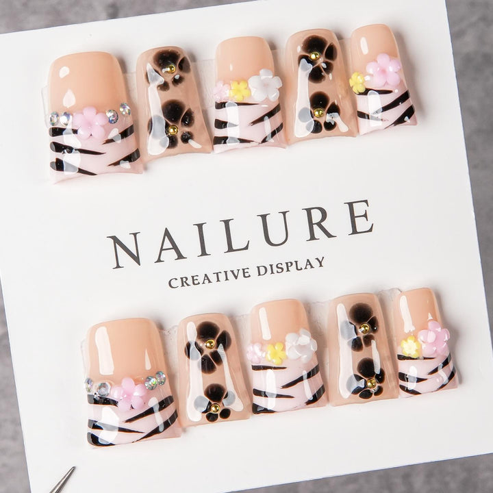 Künstlerisches dekoratives Press-On Nagelset