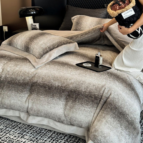 Wohliges Microfleece-Bettwäscheset mit Ombre-Verlauf und Faux-Fur-Zierkissen