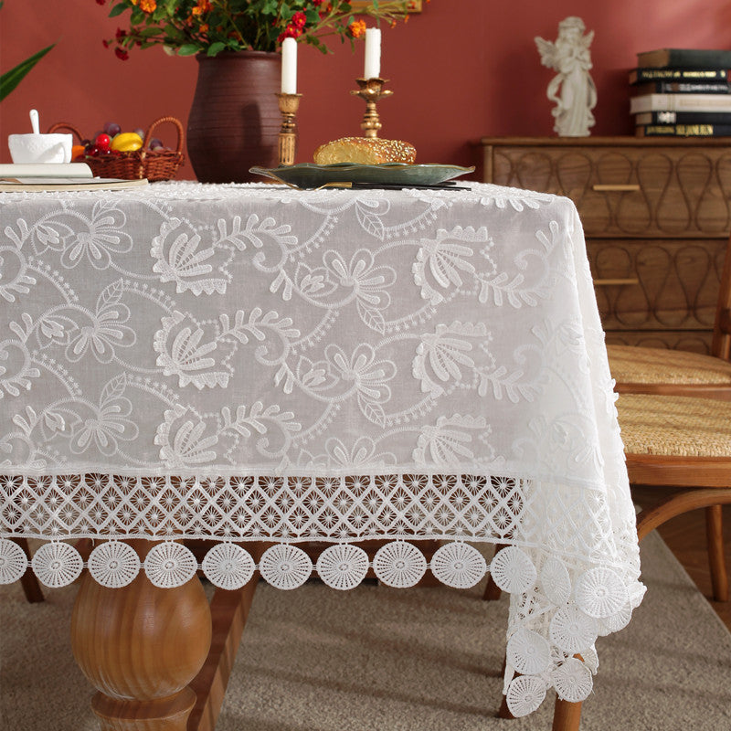 Elegante bestickte Spitzen-Tischdecke