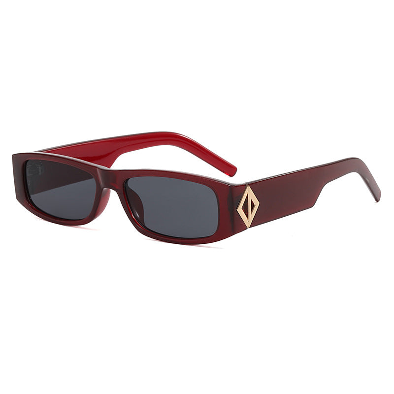 Damen modische rechteckige Sonnenbrille mit stilvollem Metallapplikation Karnz