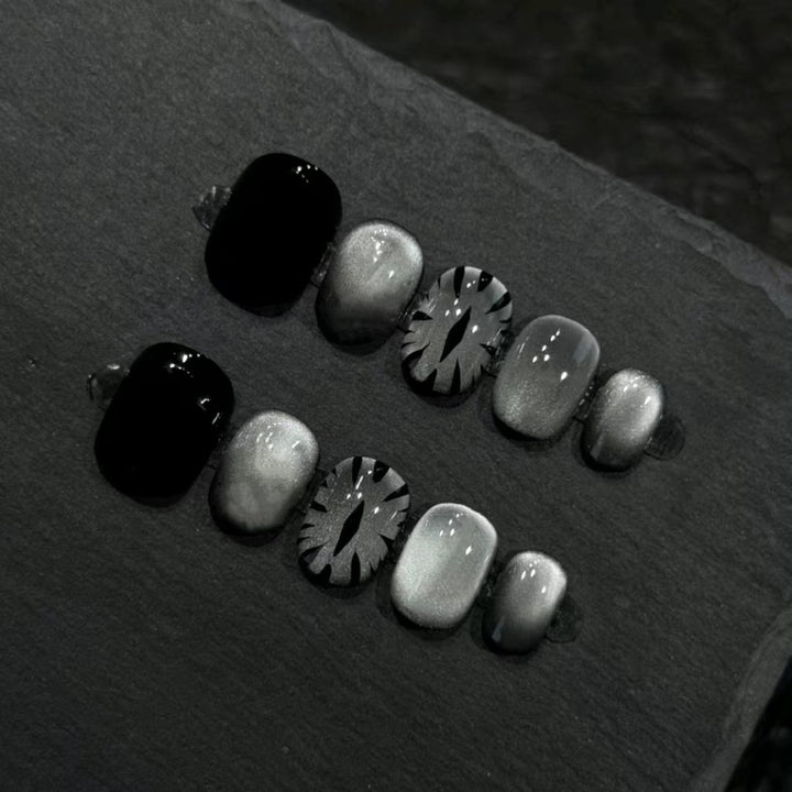 Künstlerisches Press-On-Nagelset mit geometrischen Designs Karnz