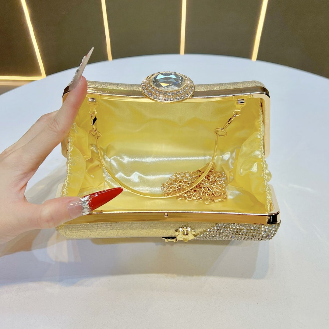 Glamouröse Clutch-Tasche mit Strassbesatz