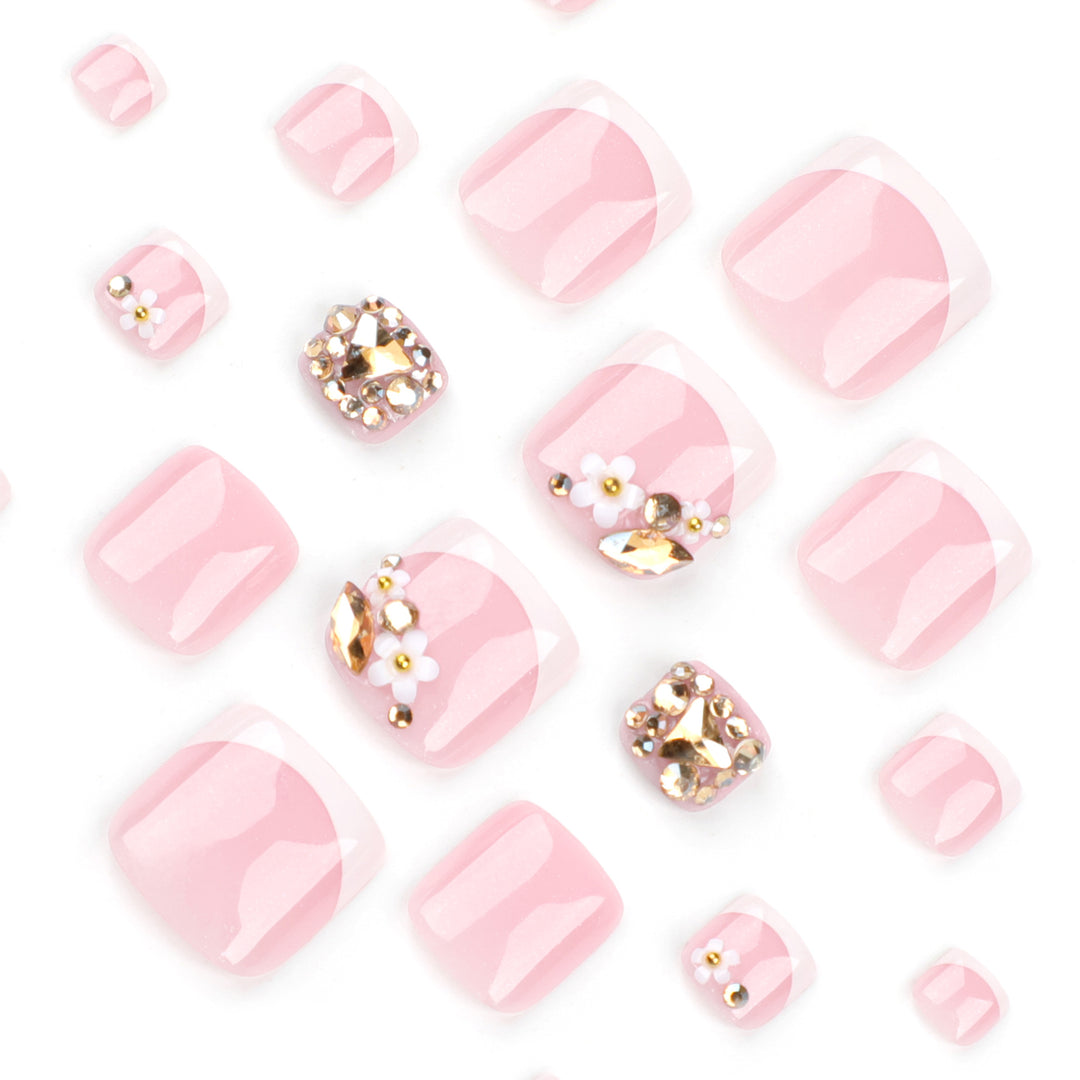 Kunstvolle Fußnagelkunst mit eleganten Blüten- und Glitzerakzenten Karnz