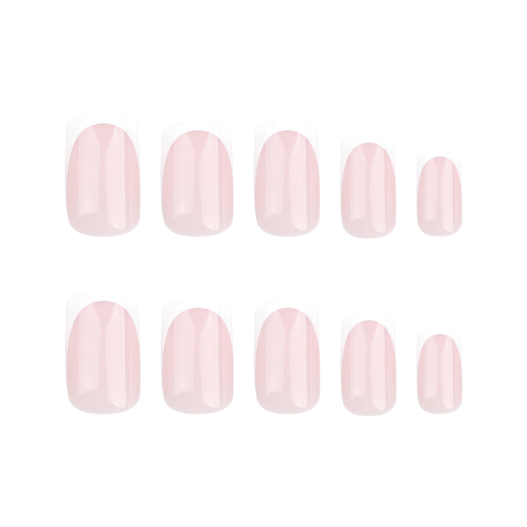Elegant Maniküre mit Premium Nageldesign Karnz