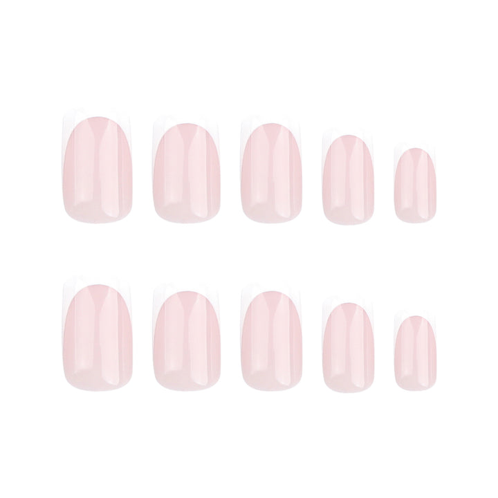 Elegant Maniküre mit Premium Nageldesign Karnz
