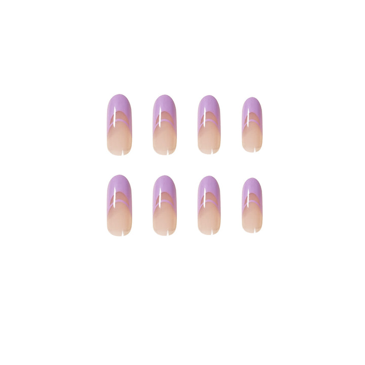 Elegante Kunstnägel mit feinem Ombre-Design und edlen Akzenten Karnz