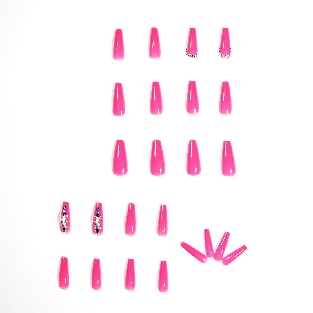 Elegante Nagelkunst mit Glitzerverzierung Karnz