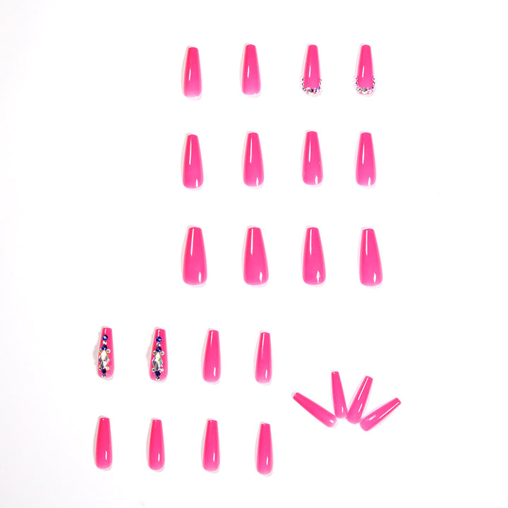 Elegante Nagelkunst mit Glitzerverzierung Karnz