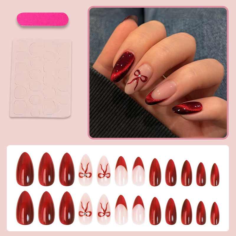 Kunstnagelset mit luxuriösen Ombre-Effekten und filigranen Schleifen Karnz