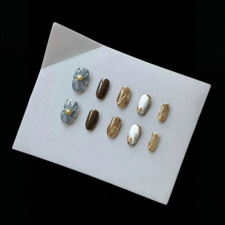 Künstlerisches mit Blumenakzenten verziertes Press-On-Nagel-Set