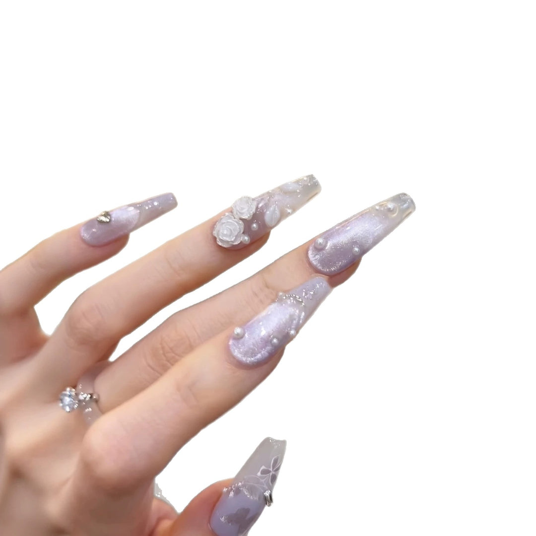 Elegante dekorative Press-On-Nagelverzierungen Karnz