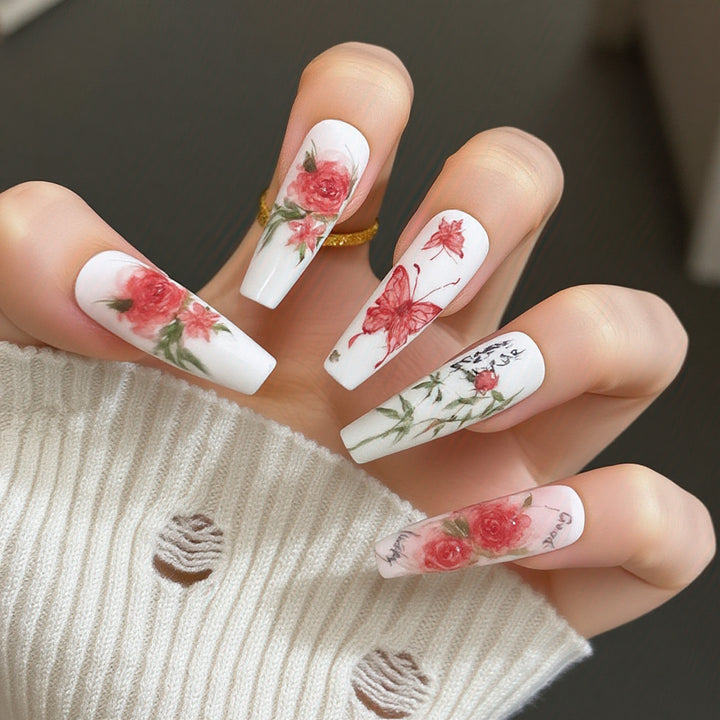 Kunstvolle Nagelverlängerungen mit Eleganten Spitzen Karnz