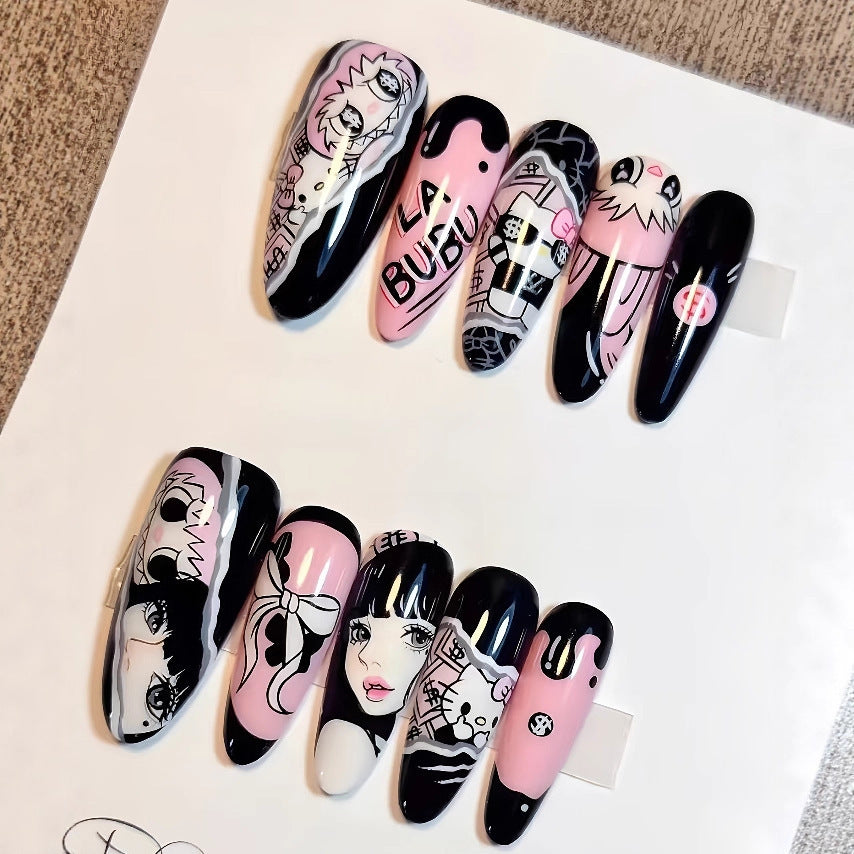 Elegante Nagelkunst mit Schwarz-Weiß-Kontrast Karnz