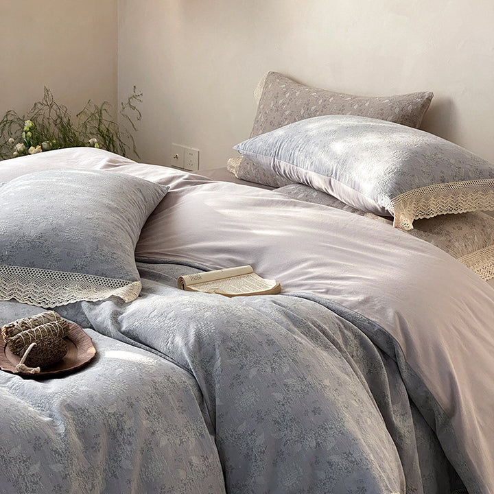 Reversibles Baumwollsatin-Bettwäscheset mit feiner Jacquard-Struktur und Spitzenkante