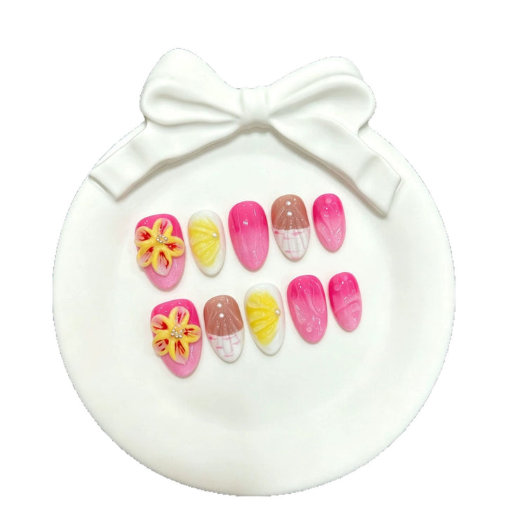 Dekorativer Press-On-Nagelsatz mit floralem und Ombré-Design