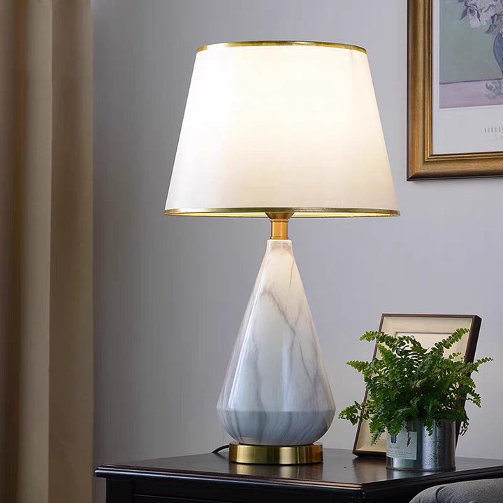 Elegante Marmorfuß Tischlampe