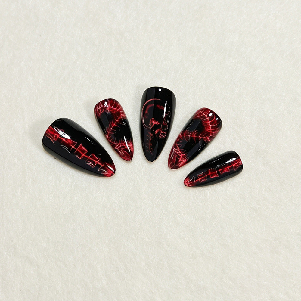 Gothic-inspirierte Nail Art Tipps Karnz
