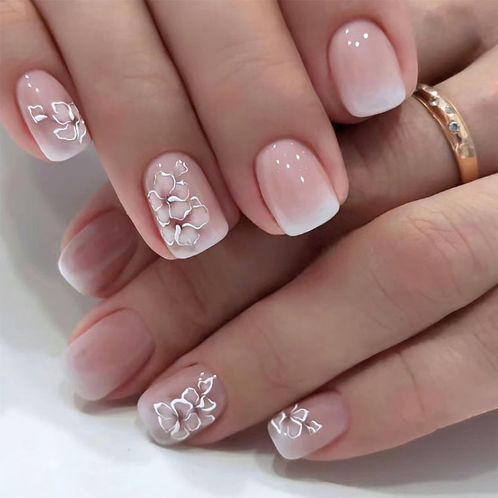 Elegante florale Acryl-Nagelkunst