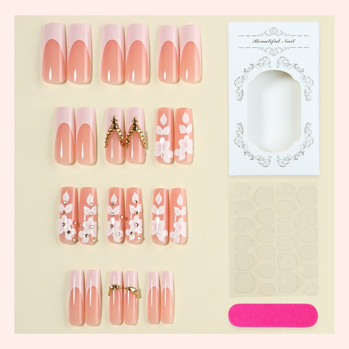 Kunstnagelset mit raffinierten Blüten- und Glitzerelementen Karnz