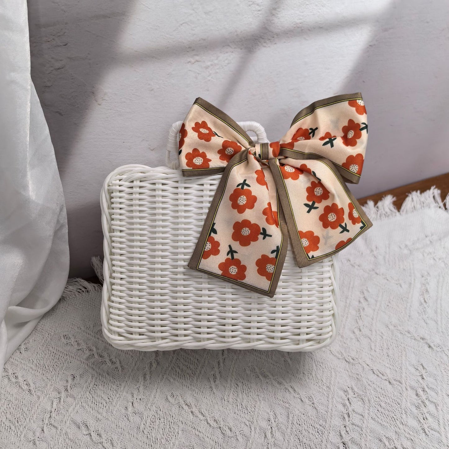 Damen eleganter Handtasche aus geflochtenem Material Karnz