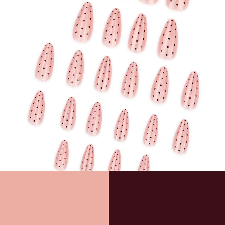 Kunstnagel mit Polka-Dots Karnz