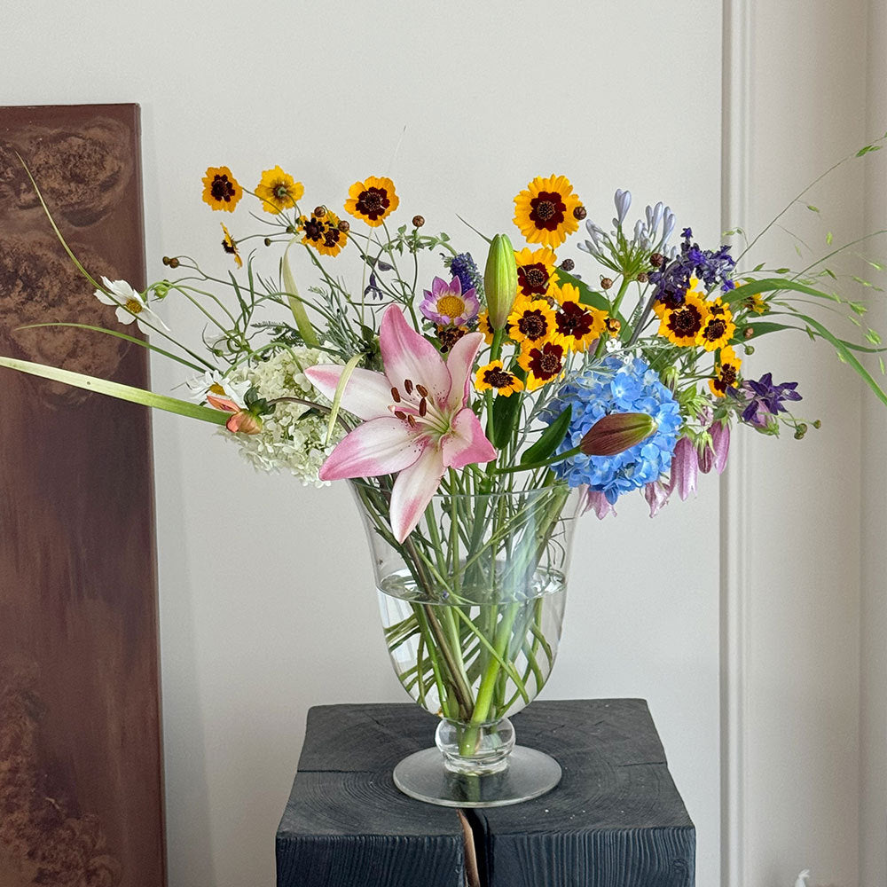 Überdimensionale goblet-förmige klare Glas-Mittelstück-Vase mit Sockel_basis