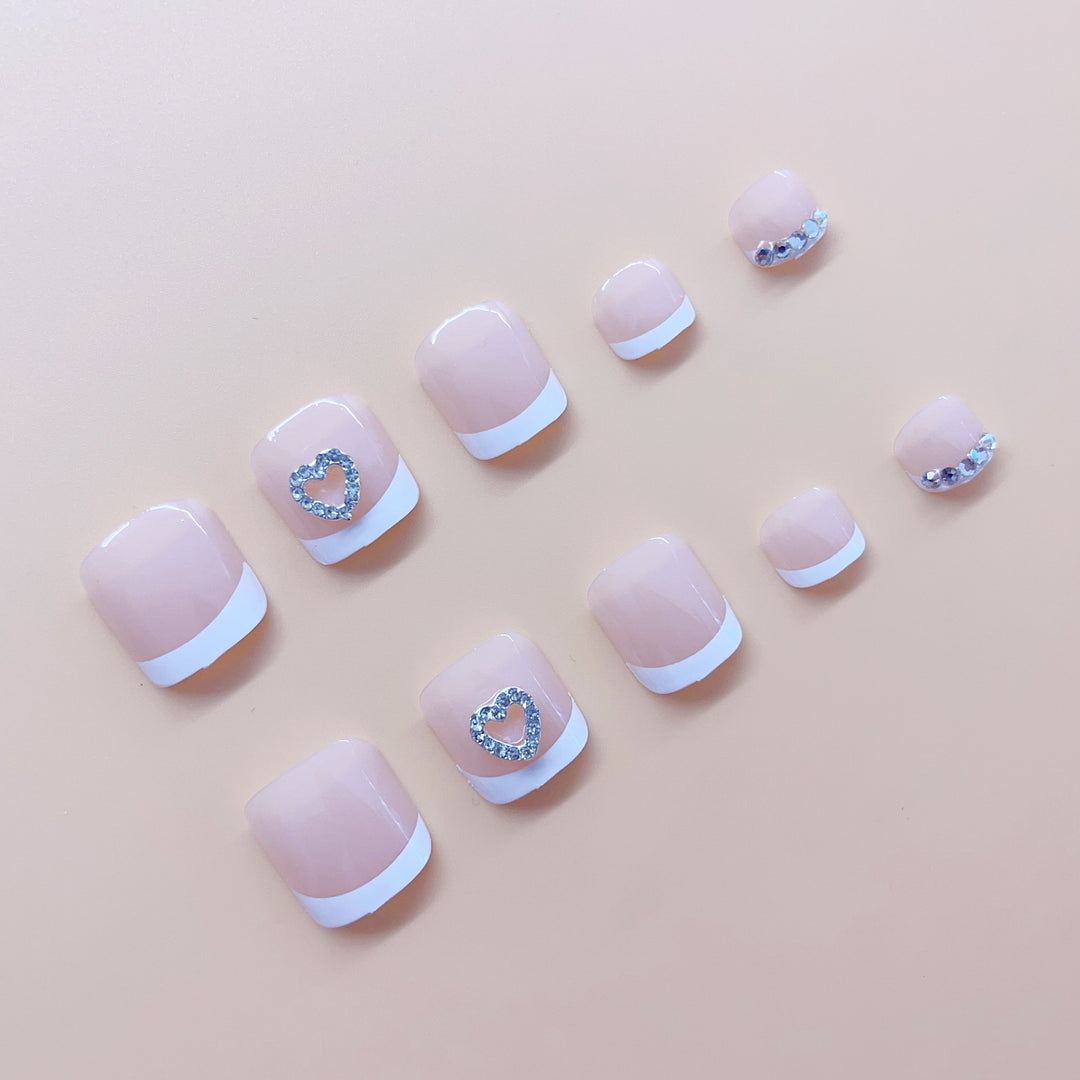 Fußnagelkunstset mit eleganten Glitzer- und Herzverzierungen Karnz