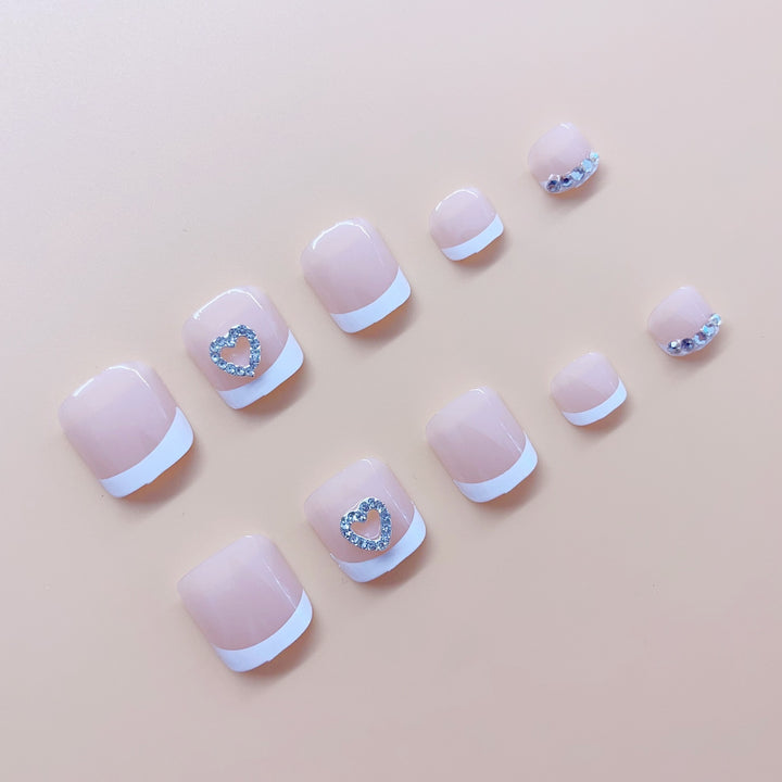 Fußnagelkunstset mit eleganten Glitzer- und Herzverzierungen Karnz