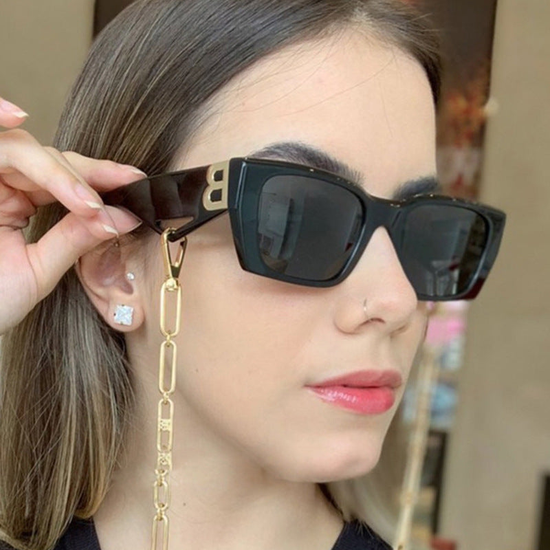 Damen modische geometrische Sonnenbrille mit einzigartigen Designelementen Karnz