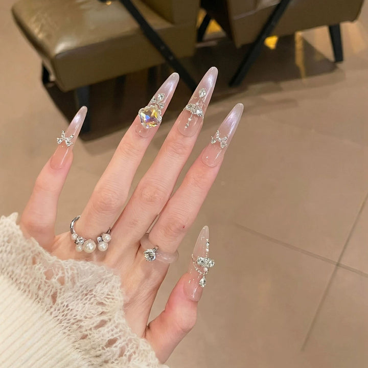 Dekorative, mit Strass veredelte Stiletto Press-On Nägel Karnz