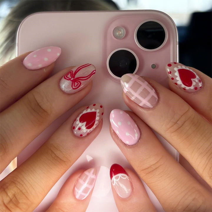 Kreatives Nagelkunst-Set mit romantischen Schleifen-, Herz- und Punkt-Designs Karnz