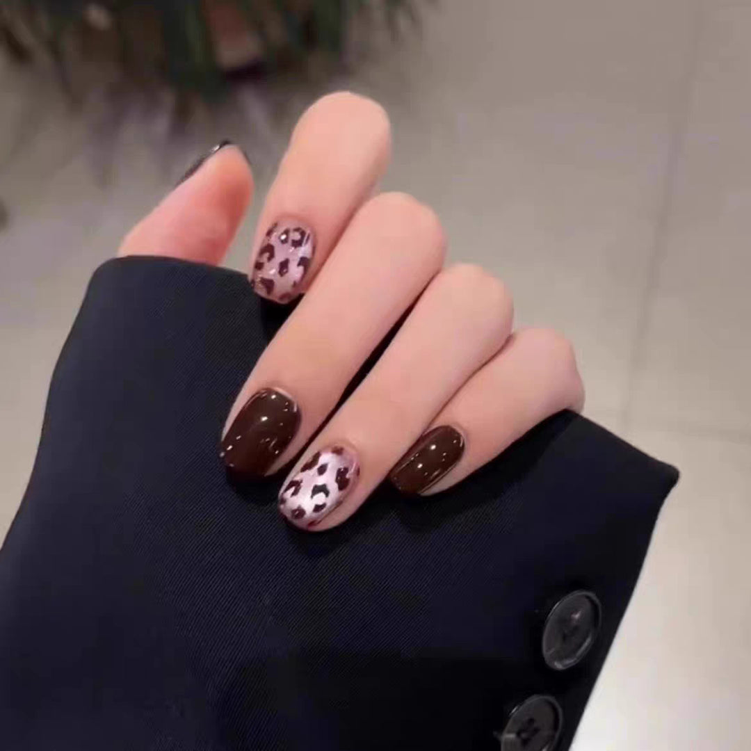 Elegante und Trendige Nagelset Karnz