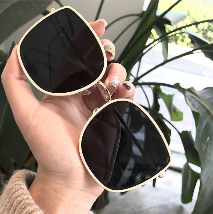 Damen moderne quadratische Sonnenbrille mit breiten Bügeln Karnz