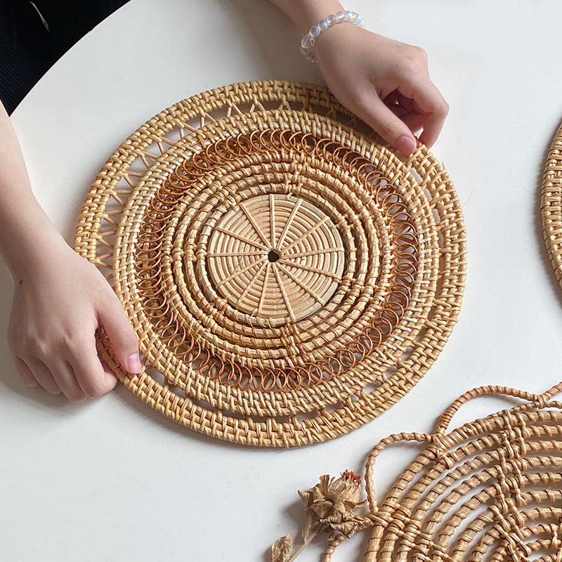 Damen Elegante handgewebte Rattanunterlage Karnz