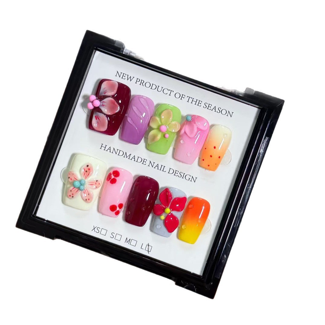 Handgemachte florale Nageldesign-Kollektion
