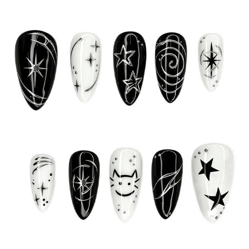 Kunstnagelset mit kreativen star-motiven und glitzernden Akzenten Karnz