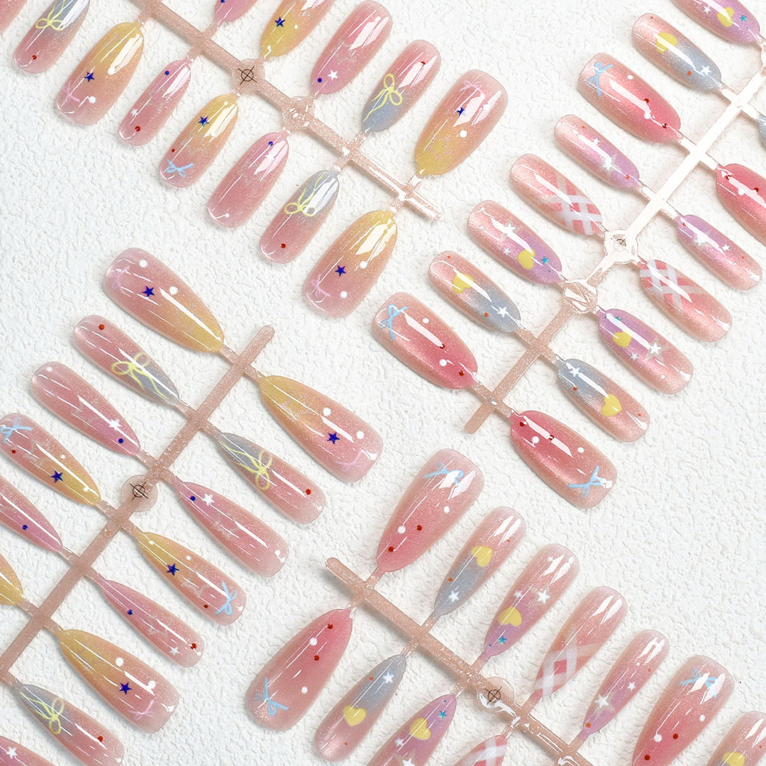 Bunt gemustertes Press-On Nagelkunst Set Karnz