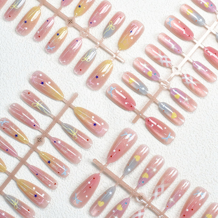 Bunt gemustertes Press-On Nagelkunst Set Karnz