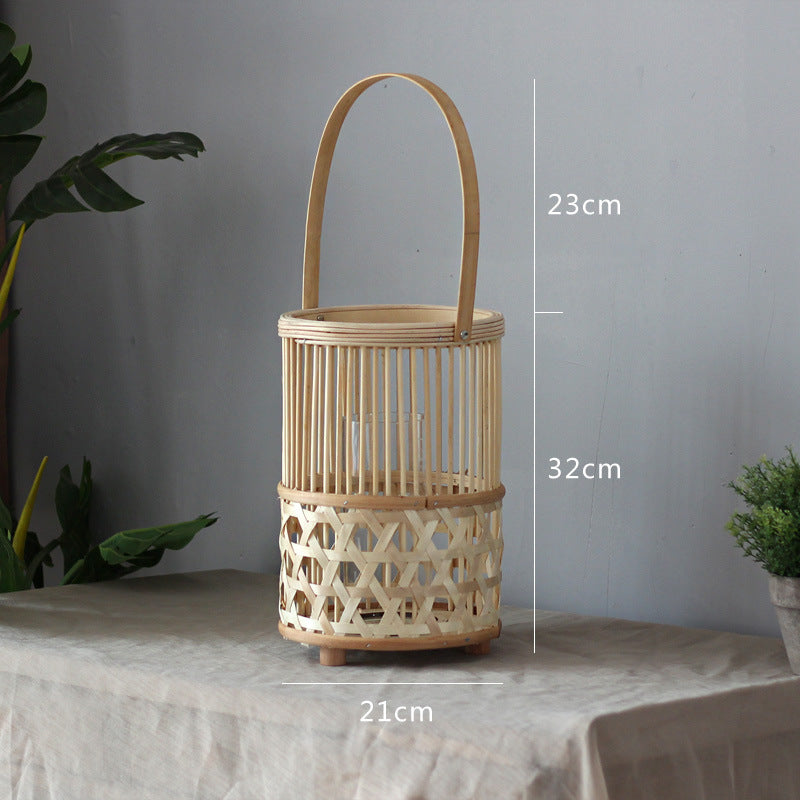 Handgefertigte Laterne aus Rattan Karnz
