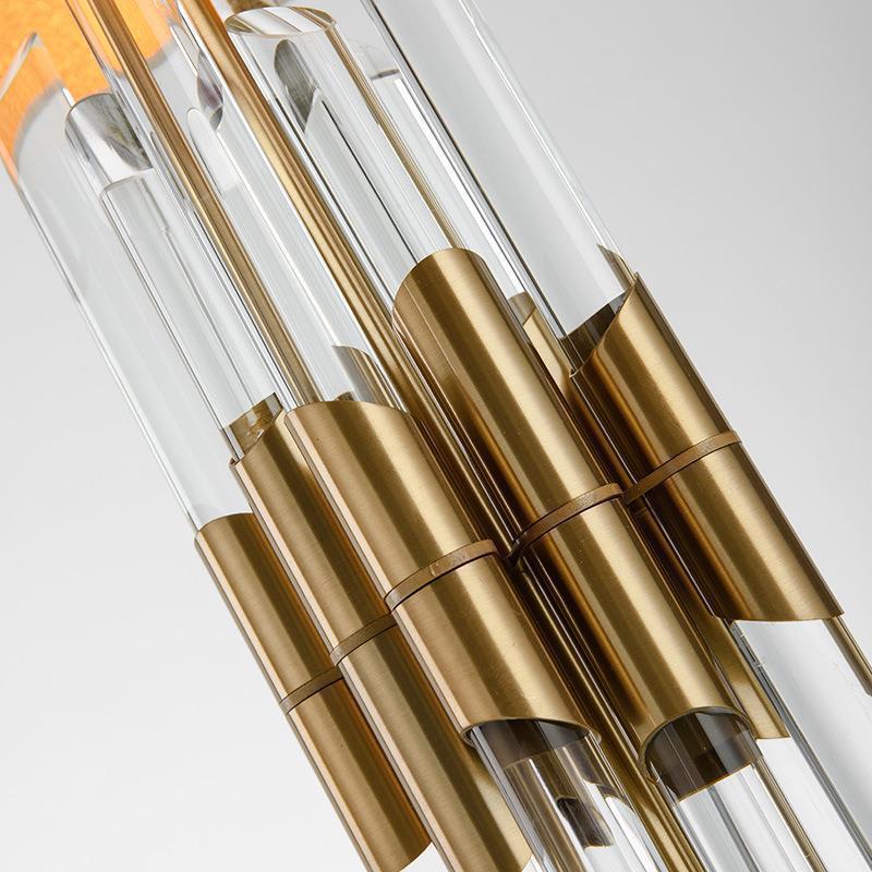 Moderne Kristall-Tischlampe mit goldenen Akzenten