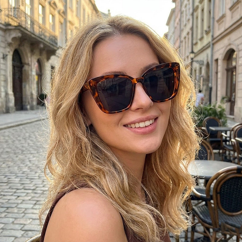 Damen Modische Oversized Sonnenbrille mit einzigartigem Design Karnz