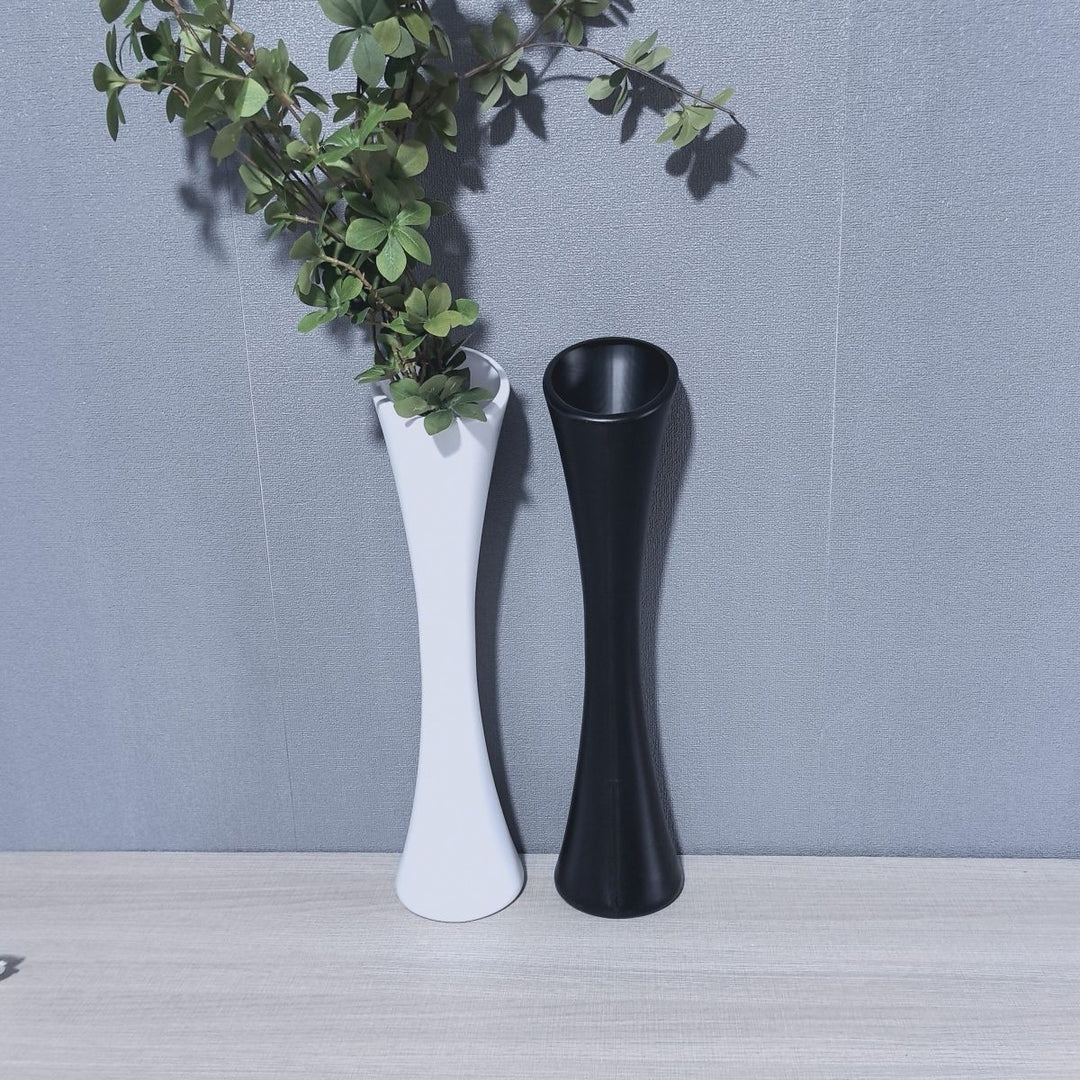 Elegante skulpturale Bodenvase Karnz
