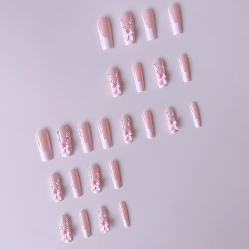 Kunstnagelset mit eleganten 3D-Blüten- und Perlenverzierungen Karnz